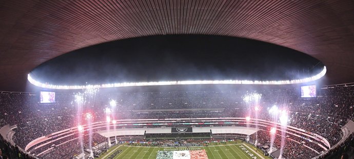 Velká show doprovázela zápas NFL v Mexico City