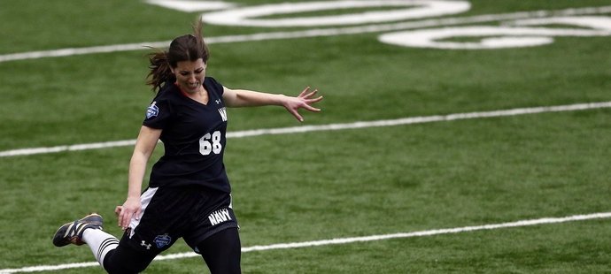 Lauren Silbermanová zkusila dva kopy na přípravném kempu NFL - víc ji trenéři nedovolili!
