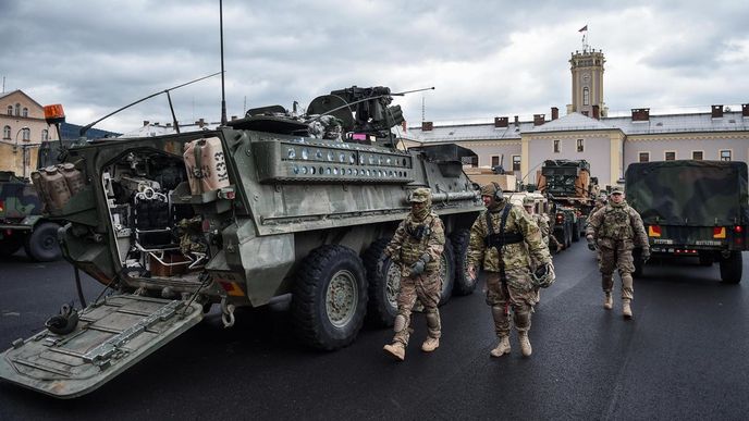 Americký konvoj, jedoucí ze cvičení v Pobaltí na základnu v bavorském Vilsecku, je od neděle 29. března v Česku.