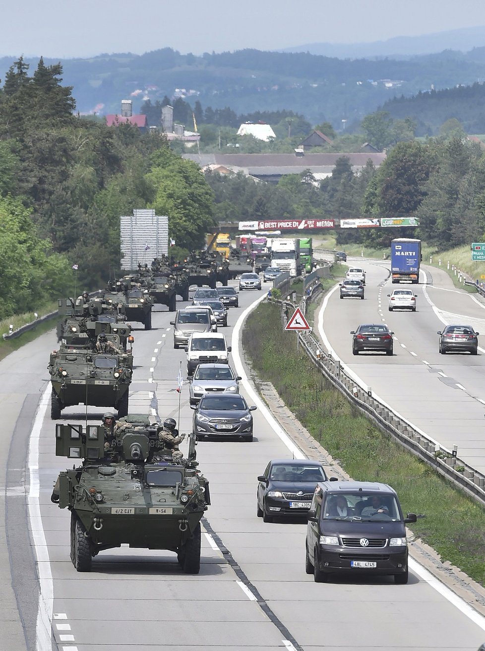 Takhle projížděl konvoj republikou předloni