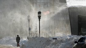 Ve státě New Hampshire na hoře Mount Washington, která je se svými 1990 metry nejvýše položeným bodem severovýchodu USA, klesla teplota vzduchu na minus 38 stupňů Celsia.