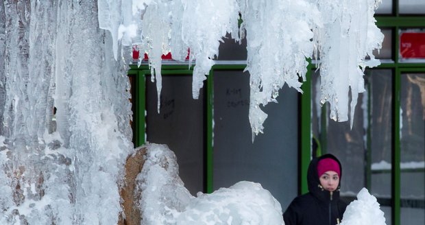 20 lidí umrzlo, teploty klesly až na -69 °C. Ameriku drtí sibiřská zima