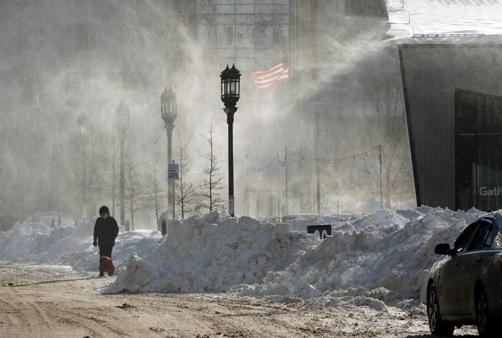 Ve státě New Hampshire na hoře Mount Washington, která je se svými 1990 metry nejvýše položeným bodem severovýchodu USA, klesla teplota vzduchu na minus 38 stupňů Celsia.