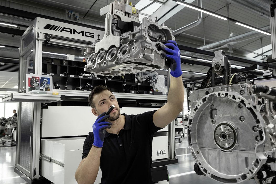 AMG představilo nejvýkonnější produkční čtyřválec