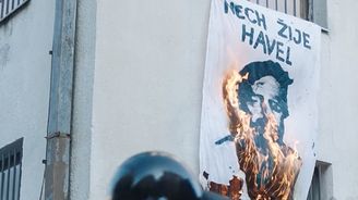 Hořící Havel a policejní brutalita devadesátek. Film Amnestie ukáže největší českou vězeňskou vzpouru