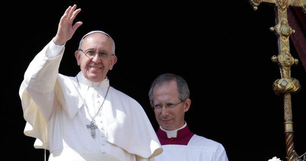 Respektujte homosexuály, vyzval papež. Zastal se i rozvedených
