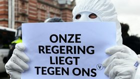 Protesty proti opatřením v Amsterdamu.