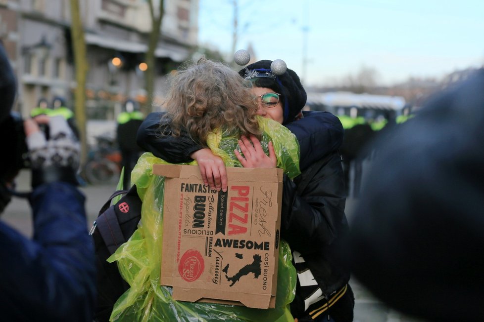 Protesty proti opatřením v Amsterdamu.