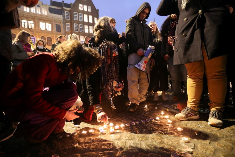 Amsterdam: Protesty proti pandemickým opatřením, 20. 11. 2021.