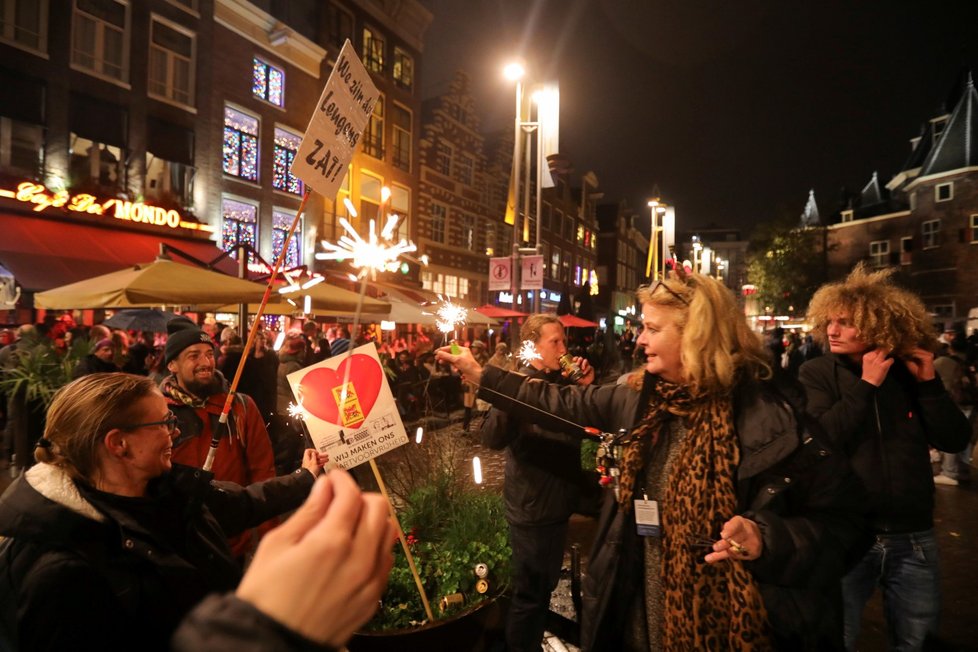 Amsterdam: Protesty proti pandemickým opatřením, 20. 11. 2021.