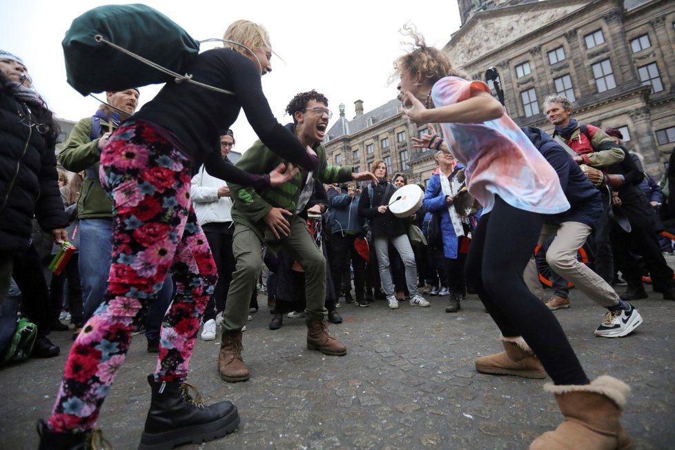 Amsterdam: Protesty proti pandemickým opatřením, 20. 11. 2021.