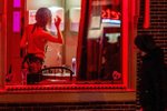 Amsterdam zakáže komentované skupinové prohlídky ve vykřičené čtvrti známé jako Red light disctrict - čtvrti červených luceren