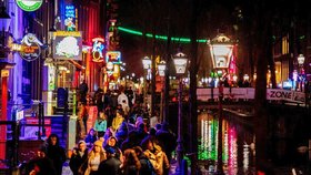 Amsterdam se chce zbavit opilých turistů, spustí odstrašující kampaň