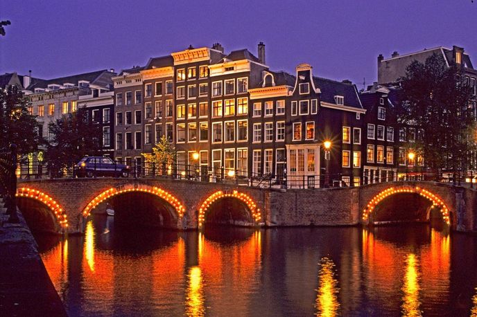 Amsterdam zůstává jedním z nejdražších měst západní Evropy. Amsterdam zůstává jedním z nejdražších měst západní Evropy.