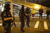 Policie evakuovala letiště v Amsterodamu: Zatkla muže a našla podezřelý balíček