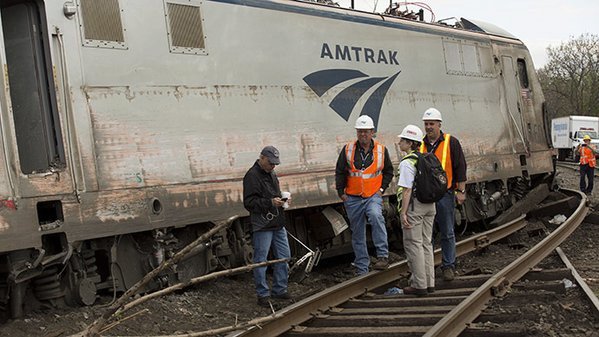 V Kansasu vykolejil vlak společnosti Amtrak: Je mnoho raněných.