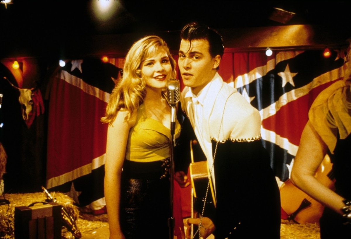 Amy po boku Johnnyho Deppa v muzikálovém filmu Cry-Baby.