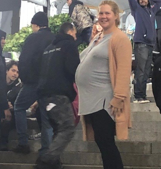 &#34;Toto je můj outfit na letošní Met Gala,&#34; napsala Schumerová na Instagramu