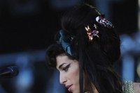 Amy Winehouse: Už zase šňupe!