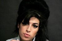 Tělo Amy Winehouse se bude znovu pitvat. Víme proč
