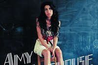 Prodáno! Šaty Amy Winehouse se vydražily za 1,3 milionu