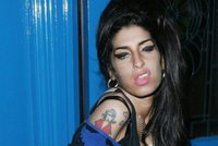 Amy Winehouse vypískali fanoušci, byla totálně namol!
