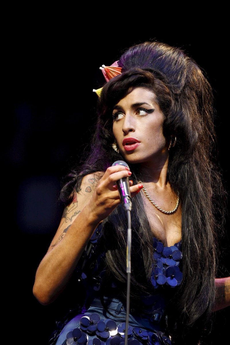 Amy Winehouse (†27)
