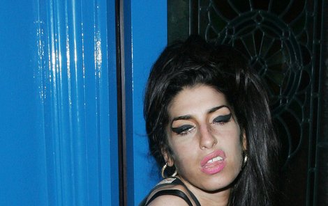 Typická póza Amy Winehouse