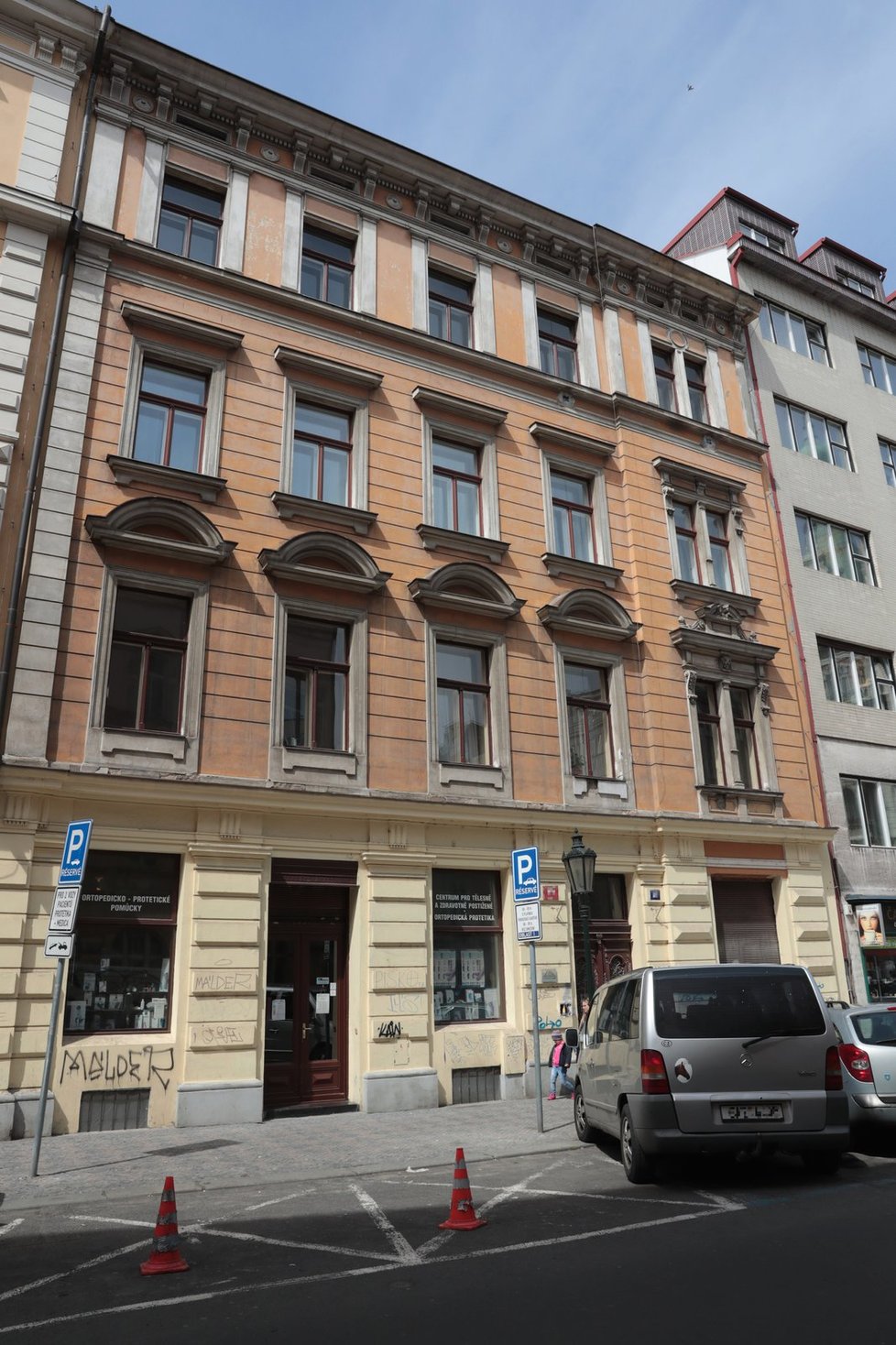 Byt Martina Shenara na lukrativní adrese v pražské Masné ulici.