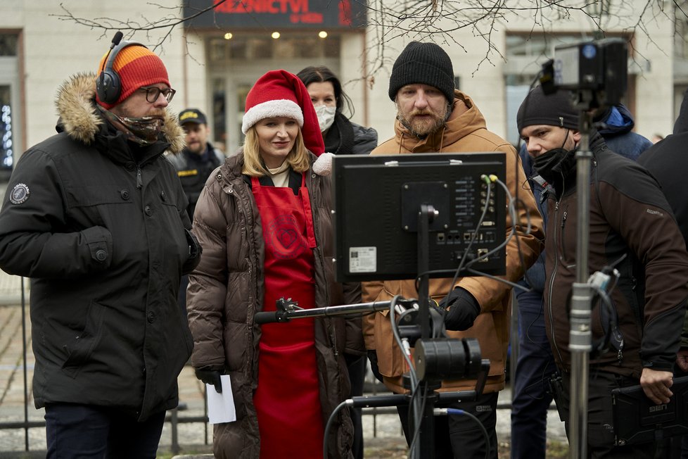 Aňa Geislerová s režisérem Rudolfem Havlíkem při natáčení filmu Prezidentka