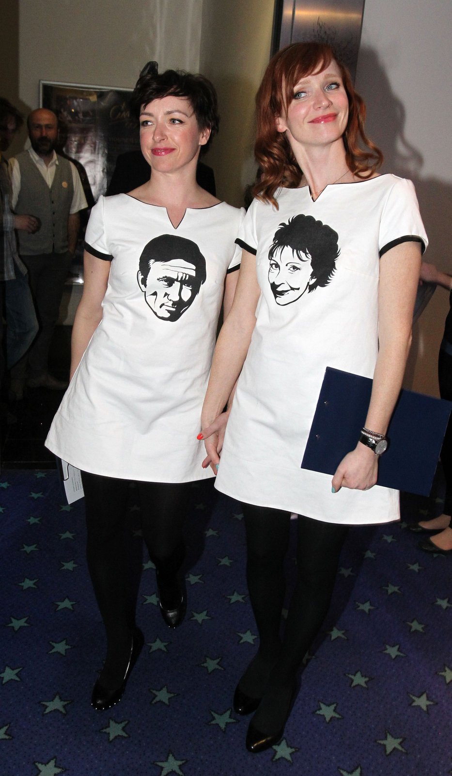 Kamarádky Tatiana Vilhelmová s Aňou Geislerovou měly na sobě trika s podobiznami Radka Brzobohatého a Jiřiny Bohdalové.