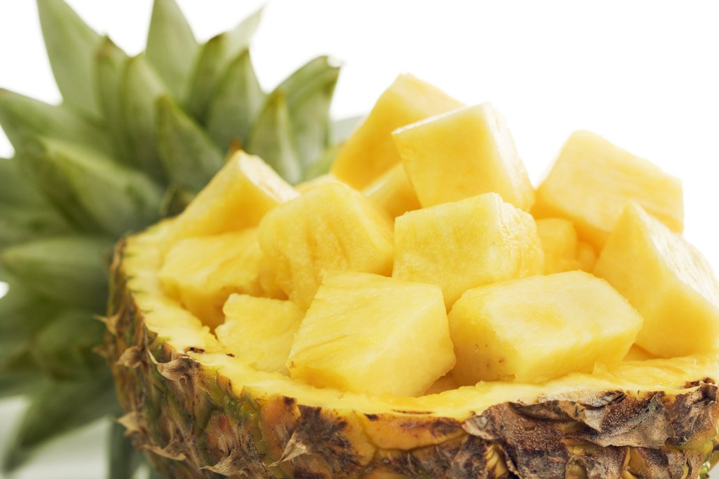 Také ananas se dobře krájí na kostičky