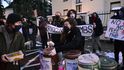 Demonstrace aktivistů z Food Not Bombs před běloruskou ambasádou