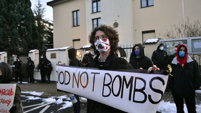 Demonstrace aktivistů z Food Not Bombs před běloruskou ambasádou
