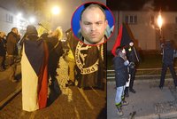 Anarchisté skandovali na Pankráci: Pusťte řidiče Tykadla, zavřete Langera!