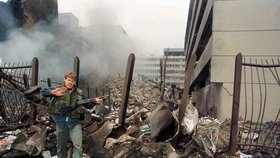 7. srpna 1998 zasáhla americkou ambasádu v Nairobi mohutná exploze