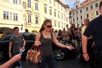 Anastacia při procházce po Praze