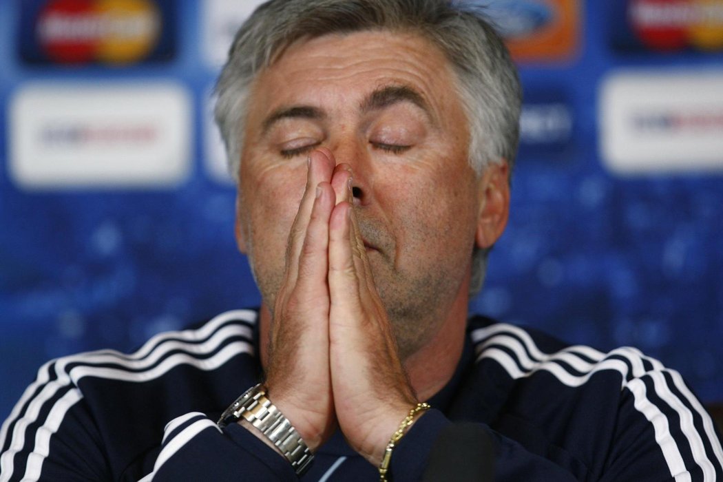 Carlo Ancelotti. Přijde o místo v Chelsea?