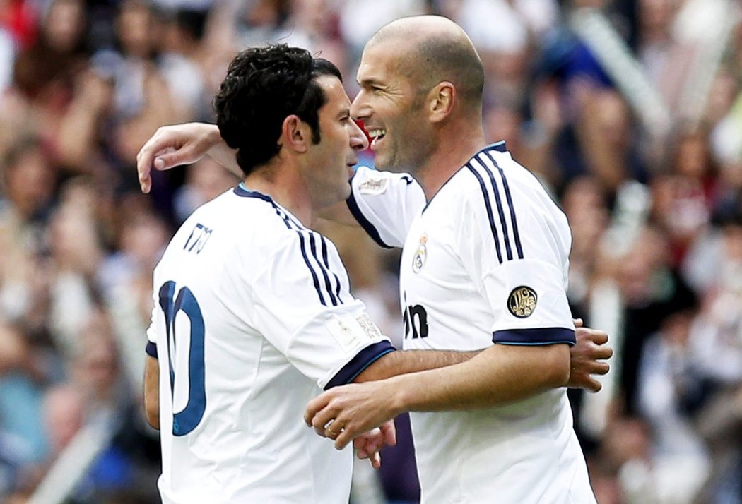 Luis Figo a Zinedine Zidane při exhibici Realu Madrid.