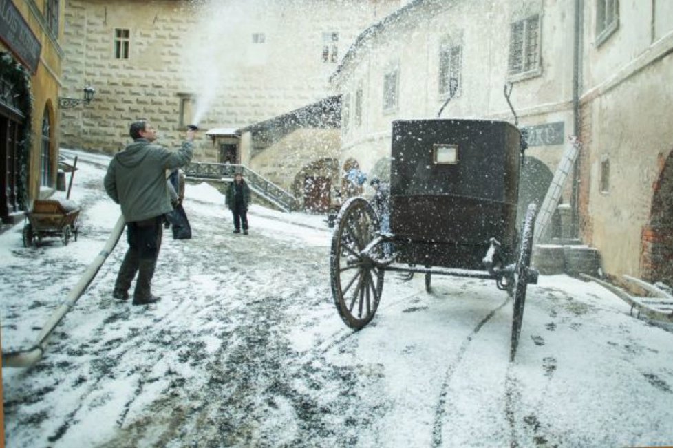 Opravdový sníh napadl až během posledních dnů natáčení.