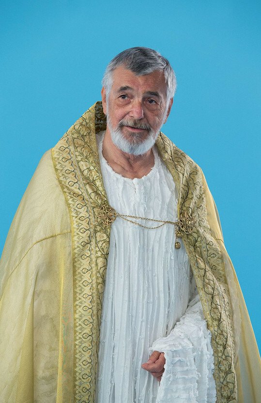 Jiří Bartoška jako Bůh v Andělu Páně