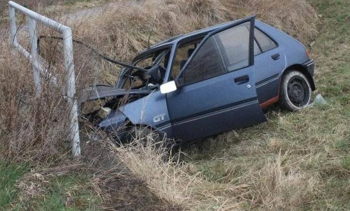 Březen 2015, nehoda vozu peugeot u Štěnovic na Plzeňsku.