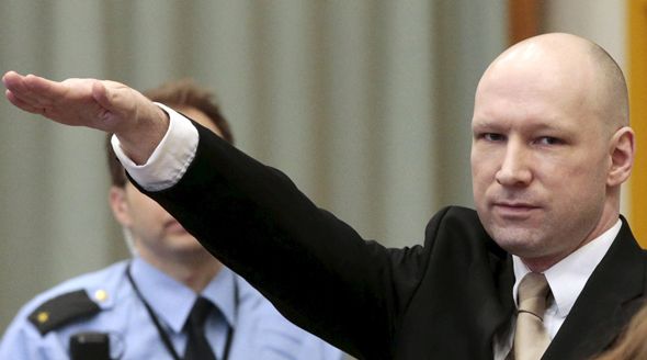 Breivik se vrátil před soud: Uvedl se nacistickým pozdravem.