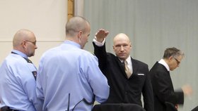 Breivik se vrátil před soud: Uvedl se nacistickým pozdravem.