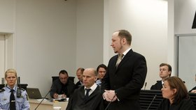 Breivikovi u norského soudu hrozí 21 let vězení. Zabil přitom 77 lidí