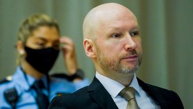 Anders Breivik u soudu.