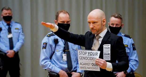Nejsem nebezpečný, tvrdil masový vrah Breivik. Soud smetl jeho žádost o propuštění