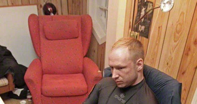 Breivik se jevil po masakru celkem vyrovnaně