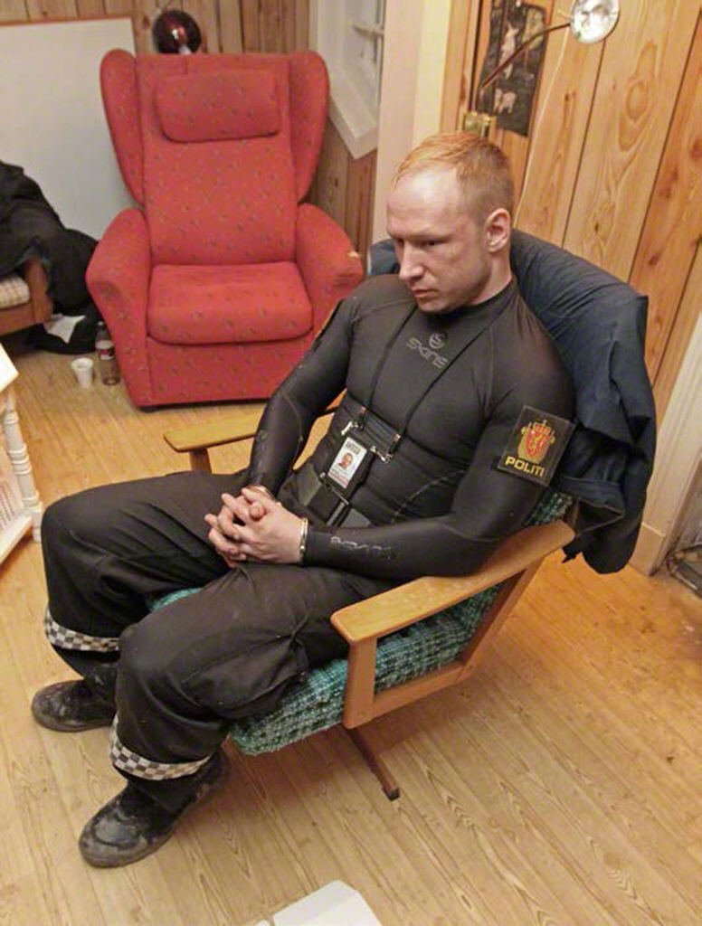 Breivik se jevil po masakru celkem vyrovnaně