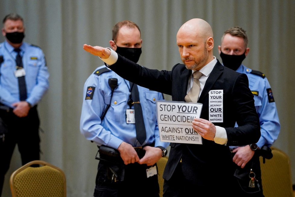 Anders Breivik u soudu.